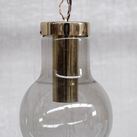 Image 1 of Suspension en verre fumé et laiton du milieu du siècle par Raak, Hollande années 1980