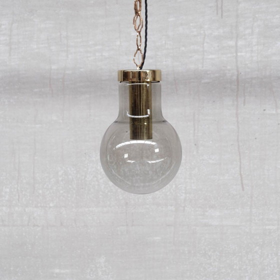 Image 1 of Suspension en verre fumé et laiton du milieu du siècle par Raak, Hollande années 1980