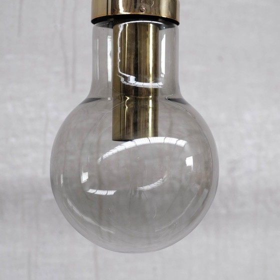 Image 1 of Suspension en verre fumé et laiton du milieu du siècle par Raak, Hollande années 1980