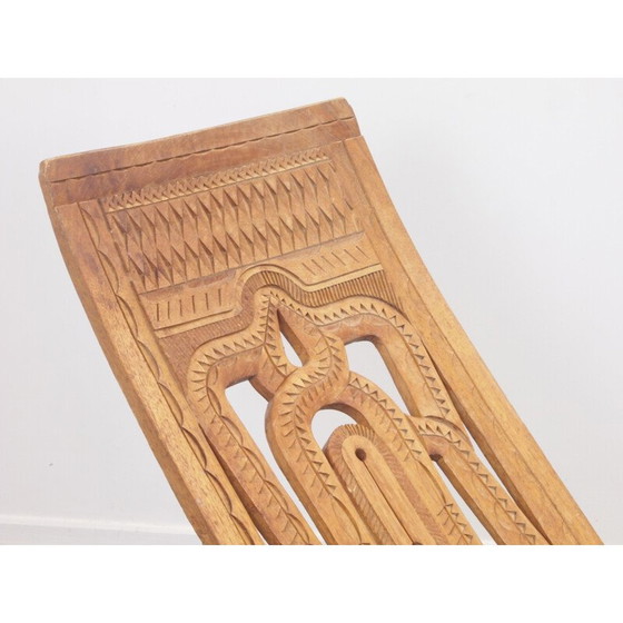 Image 1 of Chaise vintage ethnique africaine en bois de teck taillé à la main