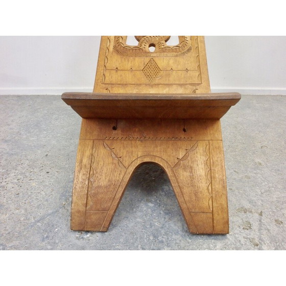 Image 1 of Chaise vintage ethnique africaine en bois de teck taillé à la main