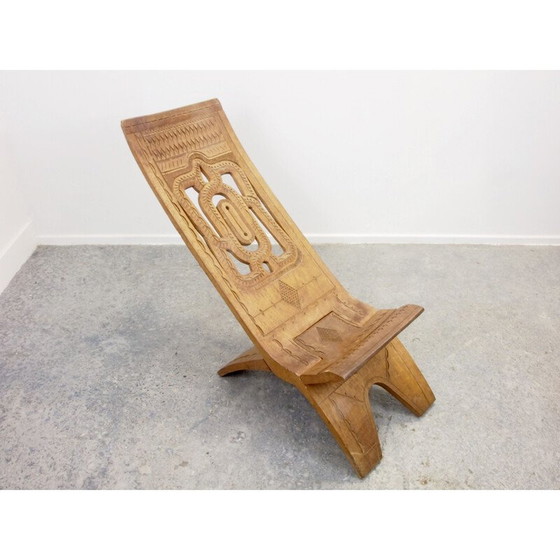 Image 1 of Chaise vintage ethnique africaine en bois de teck taillé à la main