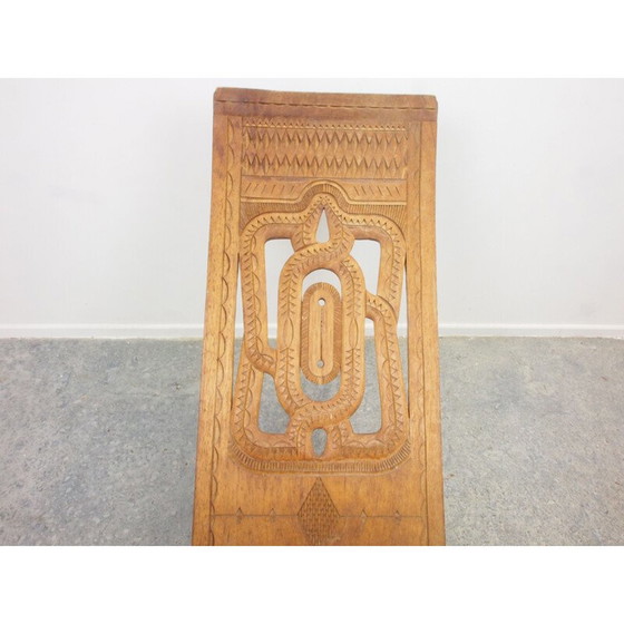 Image 1 of Chaise vintage ethnique africaine en bois de teck taillé à la main