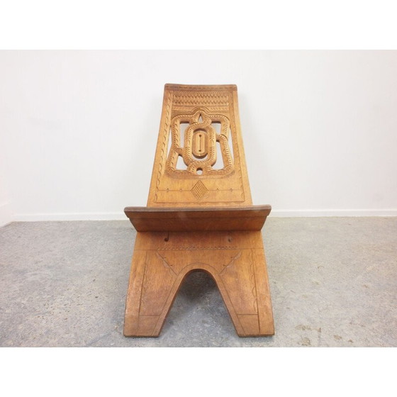 Image 1 of Chaise vintage ethnique africaine en bois de teck taillé à la main