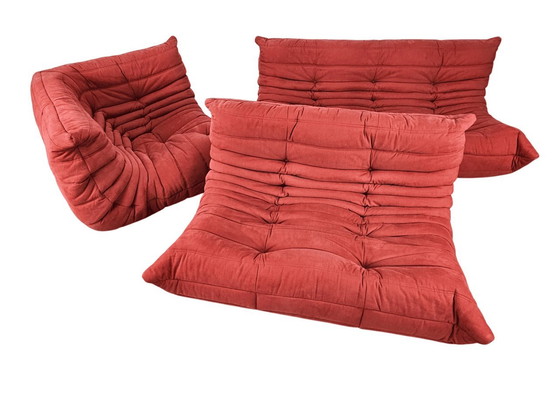 Image 1 of Canapé Togo de Michel Ducaroy pour Ligne Roset en tissu rouge