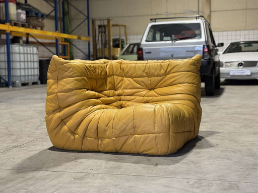 Togo - Ligne Roset - Michel Ducaroy Cuir jaune.