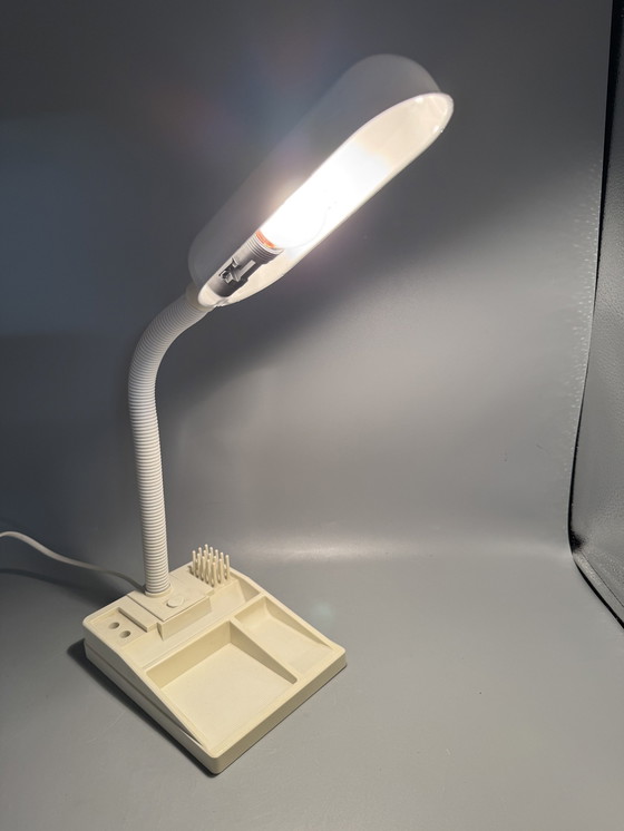 Image 1 of Lampe de bureau E-Lite avec bras articulé et plateau à trombones dans la base, vers 1970