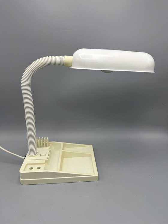 Image 1 of Lampe de bureau E-Lite avec bras articulé et plateau à trombones dans la base, vers 1970
