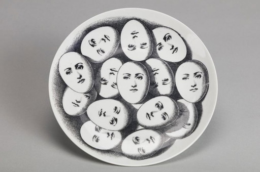 Piero Fornasetti, Mod. 187 Assiette en porcelaine de la série "Tema E Variazioni", Fornasetti, ca. 1960