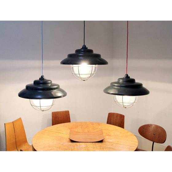 Image 1 of Suspension industrielle vintage en métal et plastique avec abat-jour, 1970