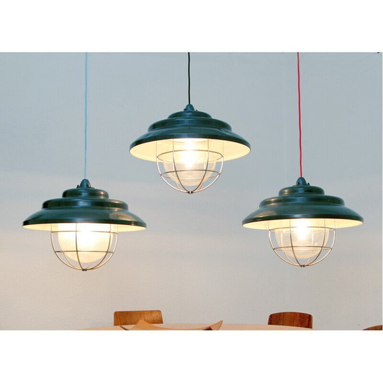 Image 1 of Suspension industrielle vintage en métal et plastique avec abat-jour, 1970