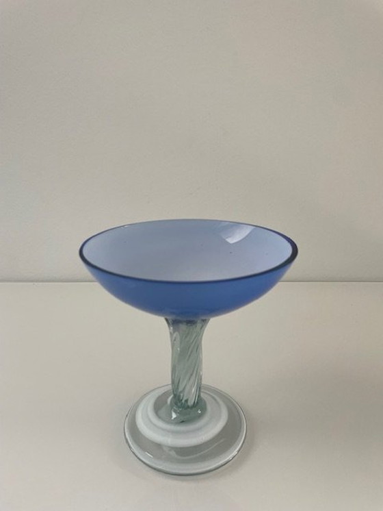Image 1 of Élégant calice en verre de Murano bleu, blanc et transparent