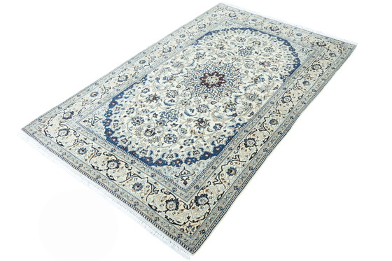 Image 1 of Tapis Naïn noué à la main avec de la soie - 257 X 160 cm