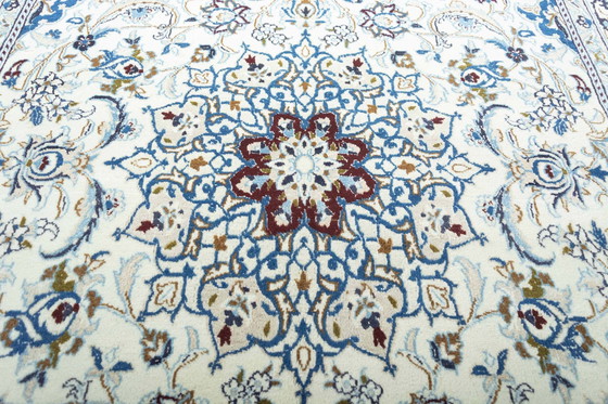 Image 1 of Tapis Naïn noué à la main avec de la soie - 257 X 160 cm