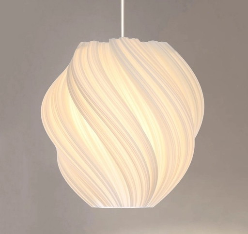 2 lampes suspendues Swiss Design Koch Series New. Comprend 2 lampes, 2 pendentifs, 2 lampes Led et un certificat.