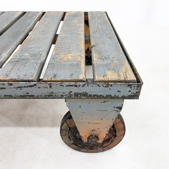 Image 1 of Table basse industrielle vintage en métal et bois