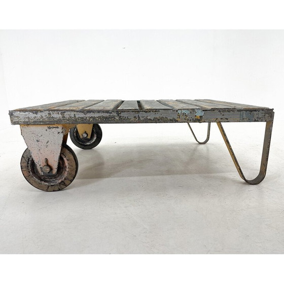 Image 1 of Table basse industrielle vintage en métal et bois