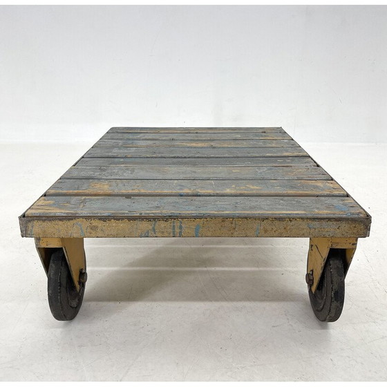 Image 1 of Table basse industrielle vintage en métal et bois