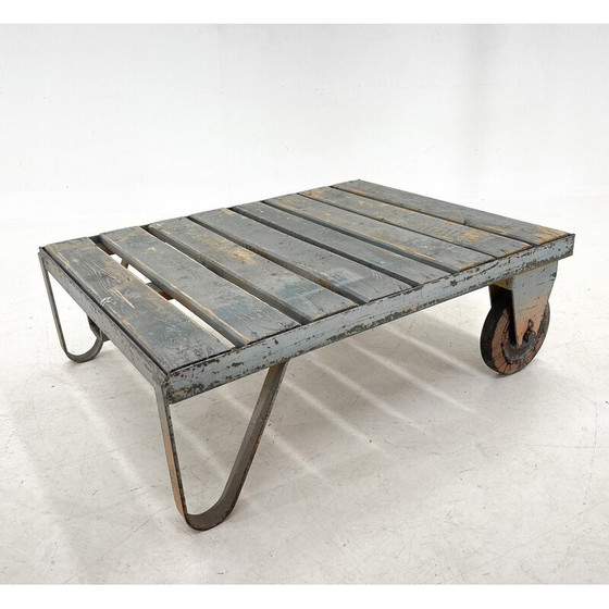 Image 1 of Table basse industrielle vintage en métal et bois