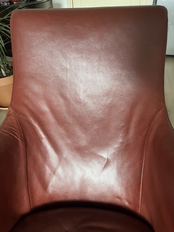 Image 1 of Fauteuil Loge de Montis en cuir brun rouge