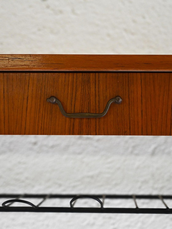 Image 1 of Table de nuit flottante vintage scandinave en teck avec tiroir et étagère