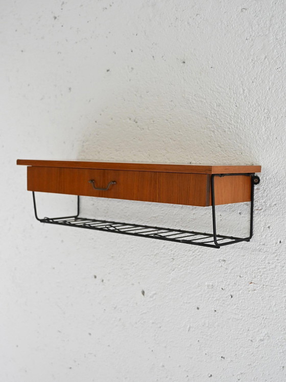Image 1 of Table de nuit flottante vintage scandinave en teck avec tiroir et étagère