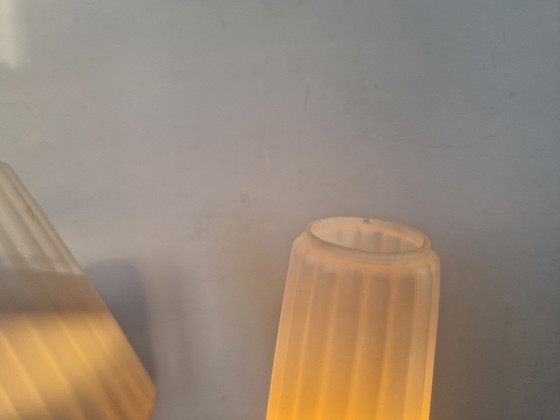 Image 1 of Lampe de table en teck et verre au lait des années 1950