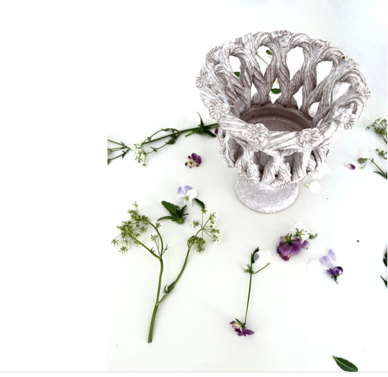 Image 1 of Pot de fleurs romantique, céramique, poterie vintage italienne, relief / structure tressée