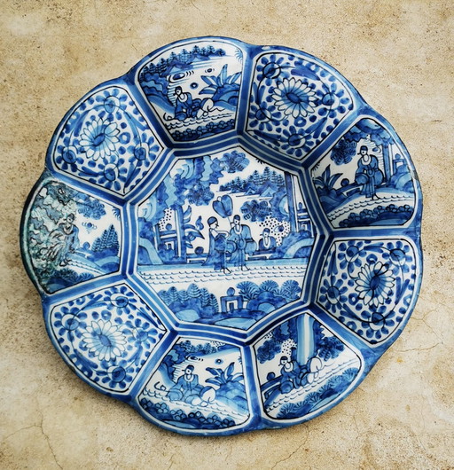 Plat plissé du XVIIe siècle Bleu de Delft