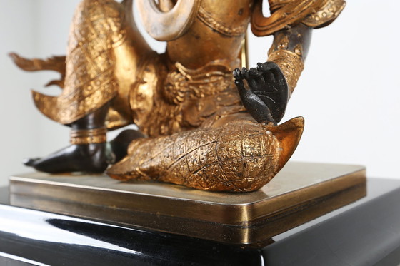 Image 1 of Lampe de table Bouddha assis en bronze doré