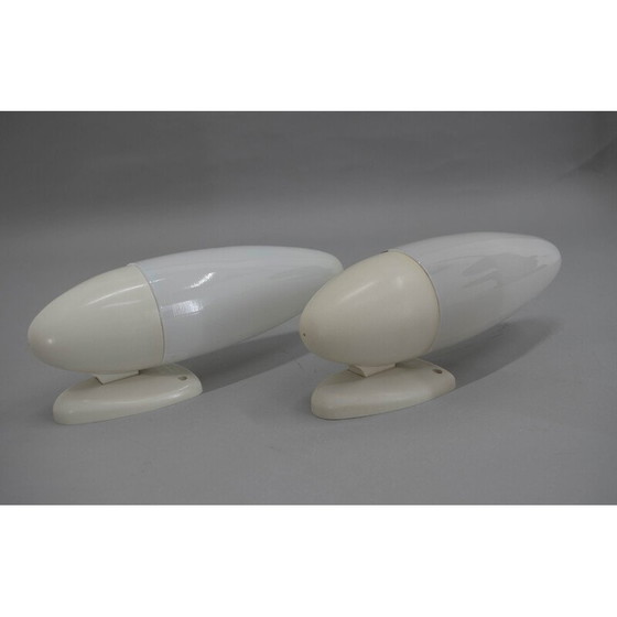 Image 1 of Paire d'appliques Space Age en bakélite et verre de lait, Tchécoslovaquie 1960