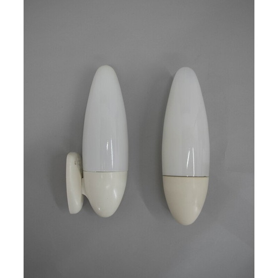 Image 1 of Paire d'appliques Space Age en bakélite et verre de lait, Tchécoslovaquie 1960