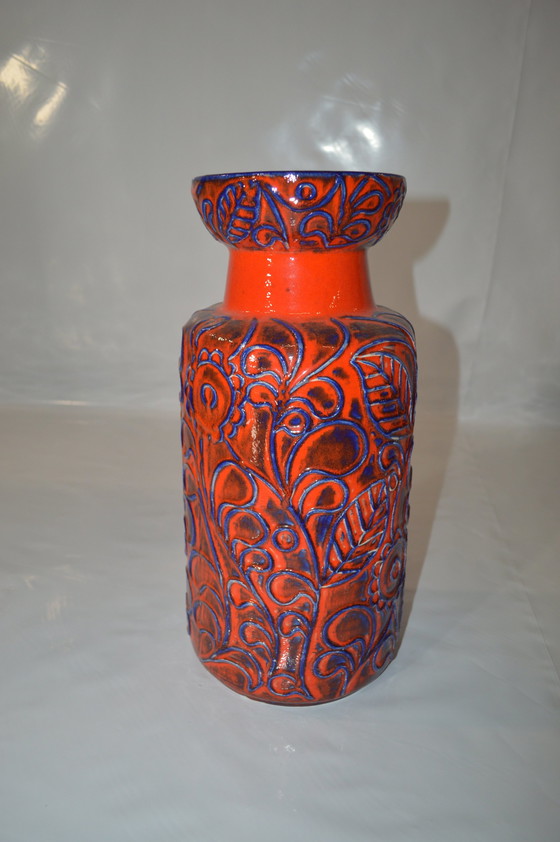 Image 1 of Vase bleu rouge avec motif, de fabrication allemande.