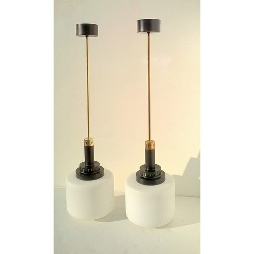 Paire de lampes suspendues vintage en verre opale par Stilnovo, Italie 1950