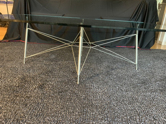 Image 1 of Table basse en verre avec structure en acier gris