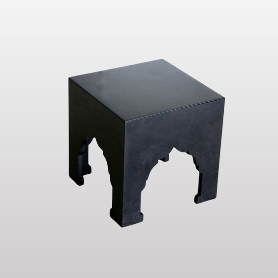 Image 1 of Paire de tables basses vintage en bois laqué noir à décor oriental, France 1980