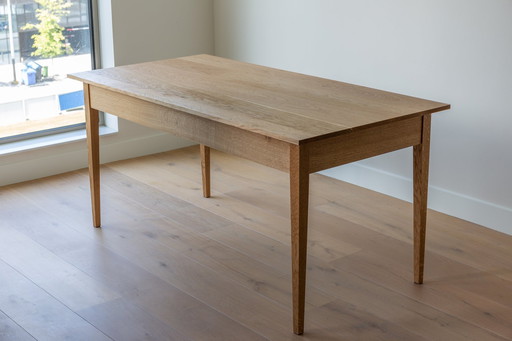 Handgemaakte Eiken Eettafel / Table en chêne. Fait à la main, chêne.