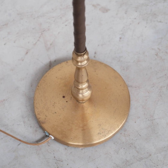 Image 1 of Paire de lampadaires vintage en cuir et laiton par Einar Bäckström, Suède années 1950