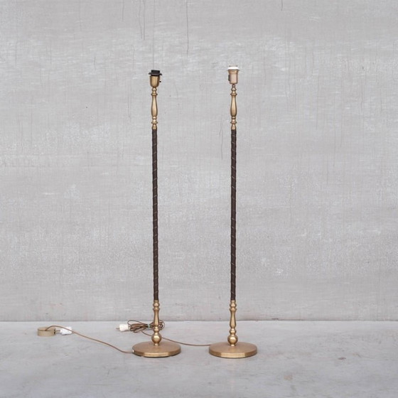 Image 1 of Paire de lampadaires vintage en cuir et laiton par Einar Bäckström, Suède années 1950