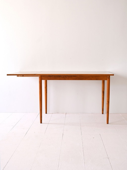 Table extensible scandinave des années 1970 - Plateau en formica avec structure en bois