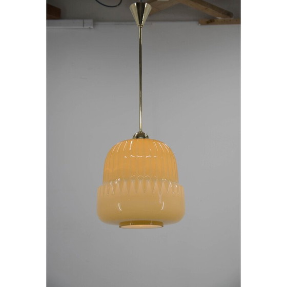 Image 1 of Lampe suspendue en verre et laiton du Mid Century, années 1960