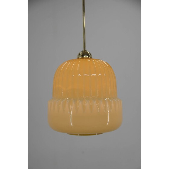 Image 1 of Lampe suspendue en verre et laiton du Mid Century, années 1960
