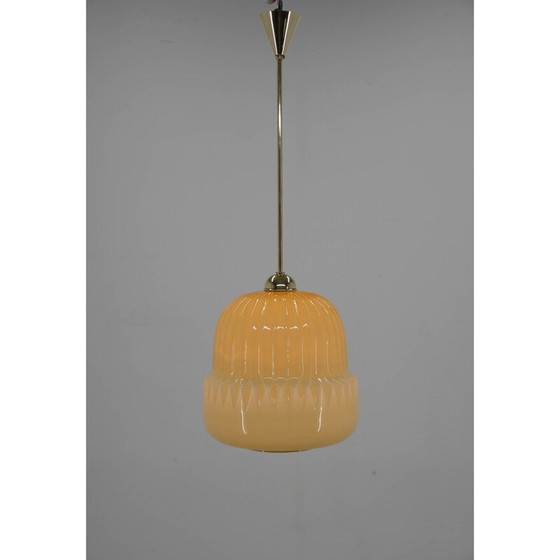 Image 1 of Lampe suspendue en verre et laiton du Mid Century, années 1960