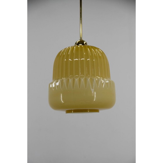 Image 1 of Lampe suspendue en verre et laiton du Mid Century, années 1960