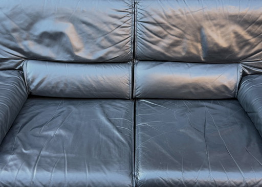 Jeune banque internationale