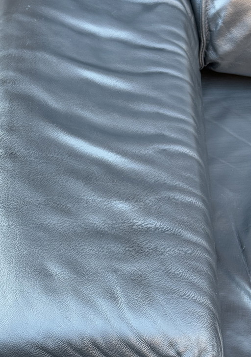 Jeune banque internationale