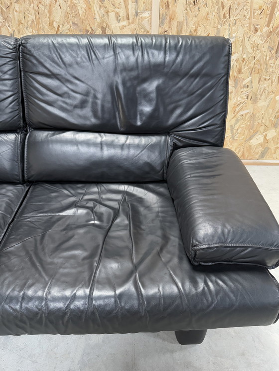 Image 1 of Jeune banque internationale