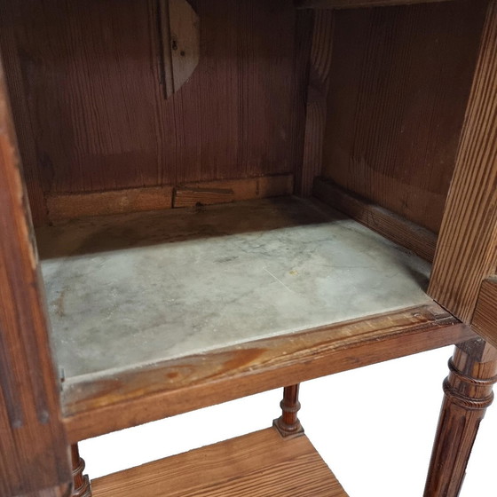 Image 1 of Ancienne table de chevet française en pin et acajou Fin du 19ème siècle