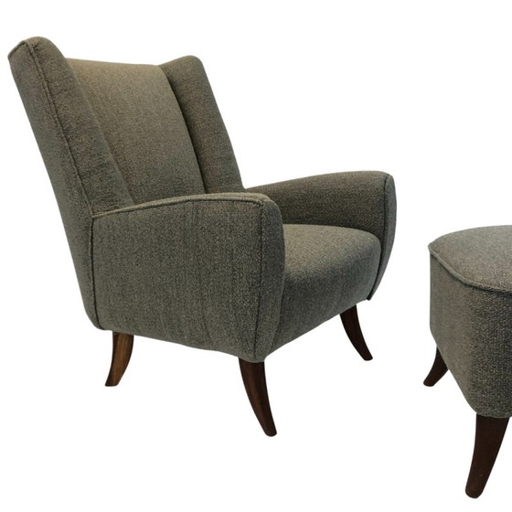 Image 1 of Fauteuil vintage avec ottoman en bois et tapissé de tissu bouclé par Osvaldo Borsani, Italie années 1950