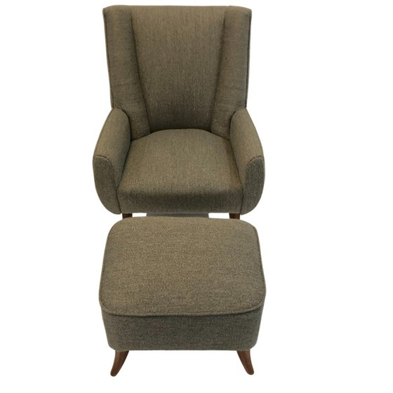 Image 1 of Fauteuil vintage avec ottoman en bois et tapissé de tissu bouclé par Osvaldo Borsani, Italie années 1950